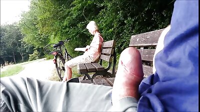 Tungt svett jente fanget sover med dildo i fitta