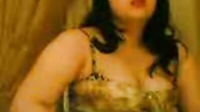 Brunette skjønnhet avslørte hennes fantastiske bryster på webkamera